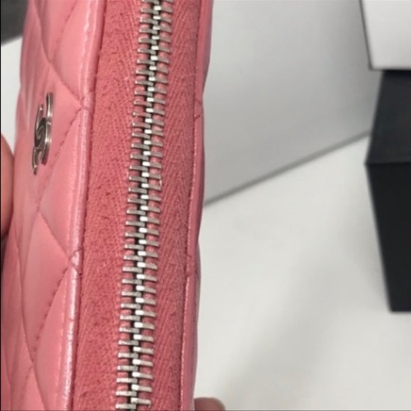 Chanel wallet  pink color.used but good condition.Made in Spain - Picture 4 of 5